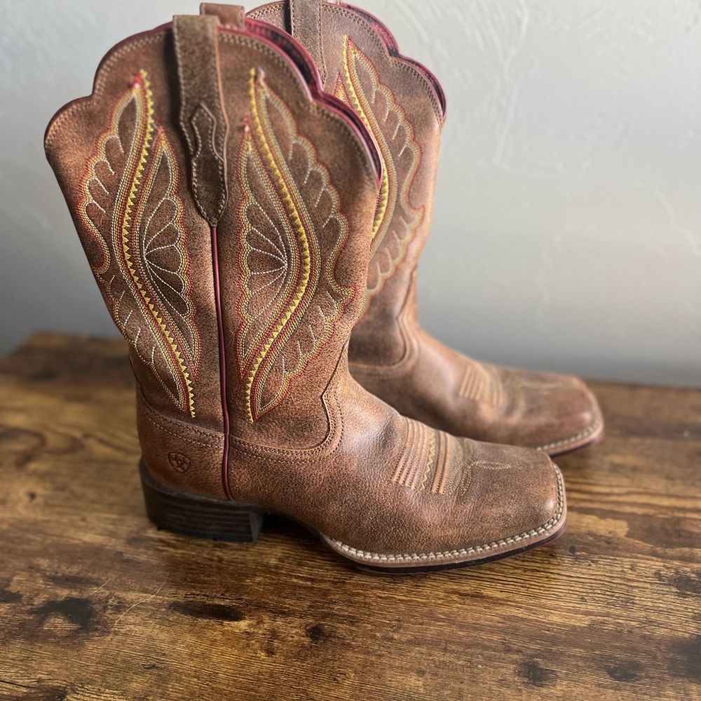 Ariat women’s cowboy boots size 8.5B